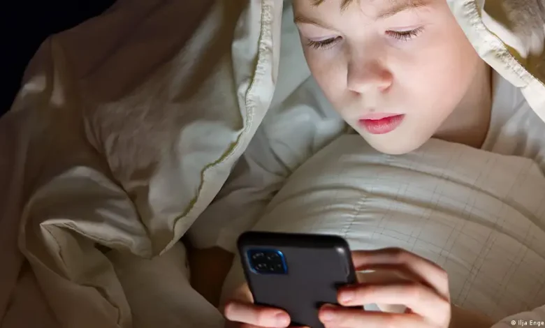 Impondrá Alemania límite de edad para las redes sociales