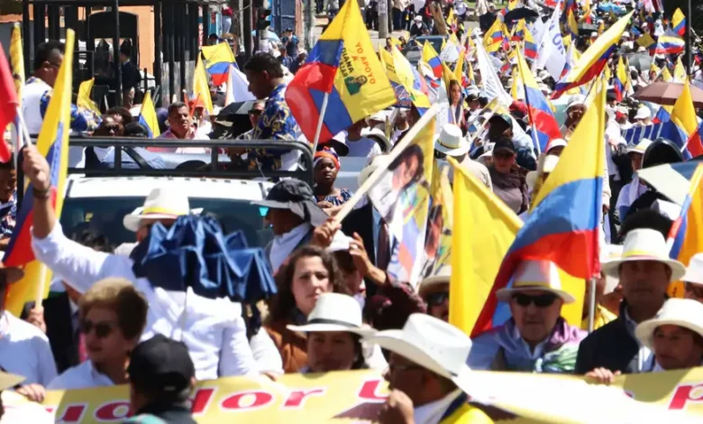 Maestros de Ecuador protestan contra acuerdo ministerial