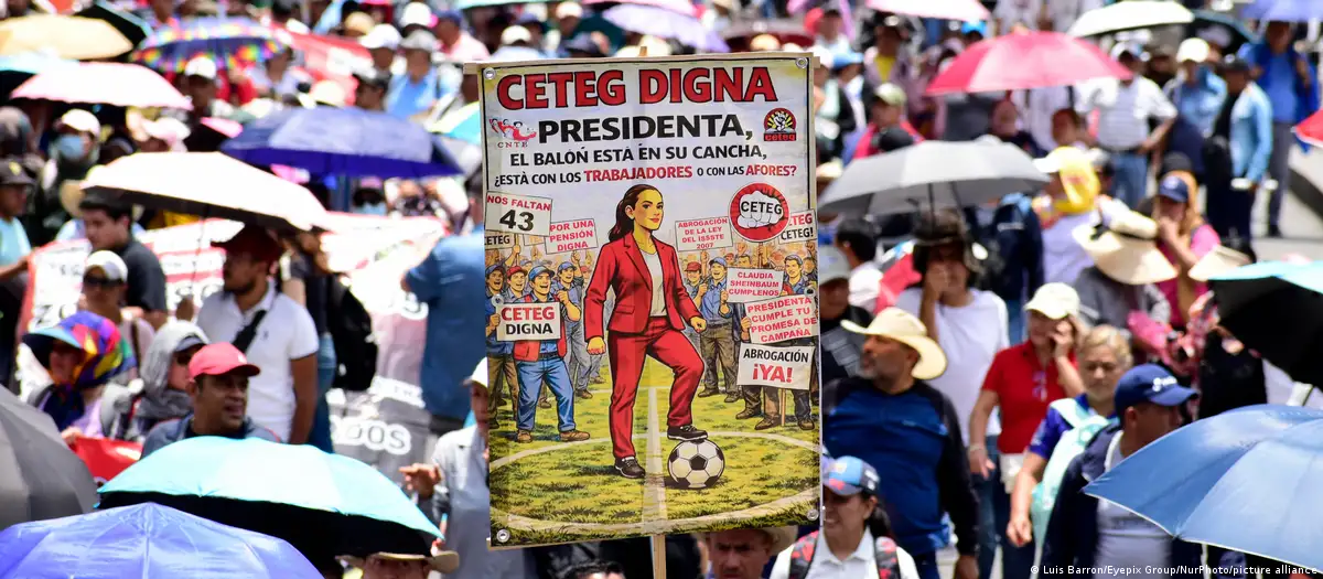 Maestros mexicanos acuerdan continuar huelga nacional