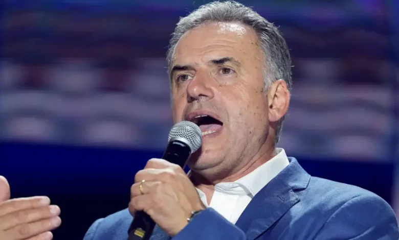 Polémica por compra de auto envuelve a presidente de Uruguay