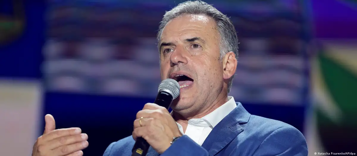 Polémica por compra de auto envuelve a presidente de Uruguay