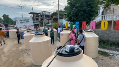 Fermín Alvarado Arroyo durante un encuentro ciudadano en Los Órganos de Juan R. Escudero, donde presentó propuestas para modernizar carreteras, mejorar el suministro de agua potable e impulsar el desarrollo de la zona rural de Acapulco.