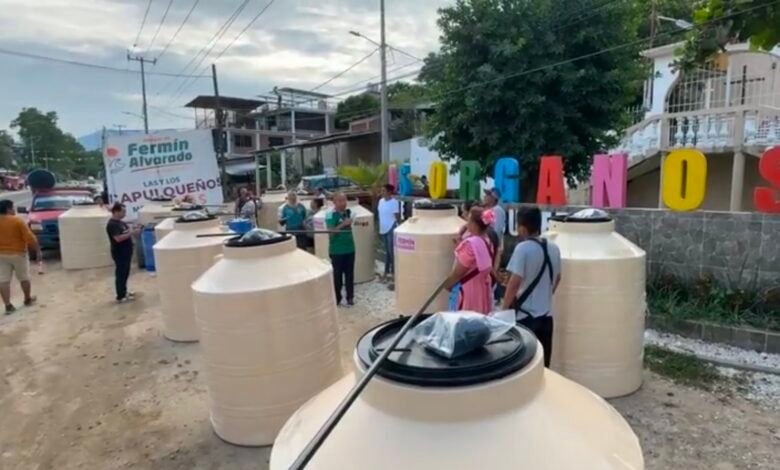 Fermín Alvarado Arroyo durante un encuentro ciudadano en Los Órganos de Juan R. Escudero, donde presentó propuestas para modernizar carreteras, mejorar el suministro de agua potable e impulsar el desarrollo de la zona rural de Acapulco.