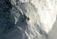 El volcán de la Antártida que expulsa oro al aire