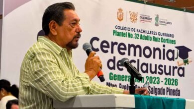 Félix Salgado Macedonio acompaña graduación del Cobach 32