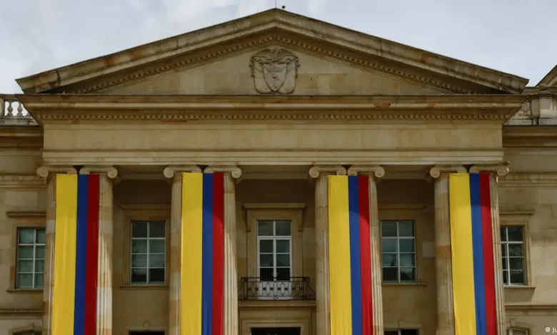 Transición en Colombia inicia entre Petro y De la Espriella