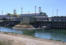 Calor y energía nuclear en Europa ríos frenan reactores