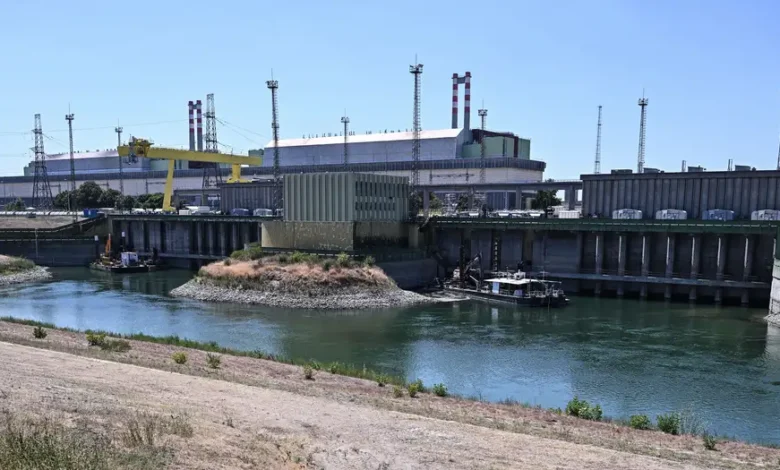 Calor y energía nuclear en Europa ríos frenan reactores