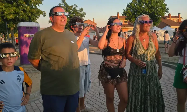 Eclipse solar en España oscurece el cielo