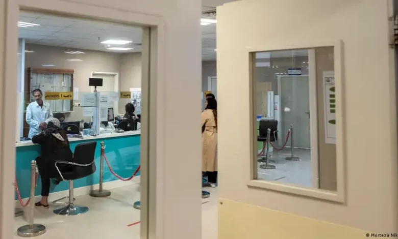 Escasez de medicamentos en Irán golpea a pacientes