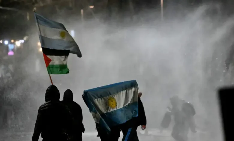 Protesta contra la ley de propiedad privada en Argentina