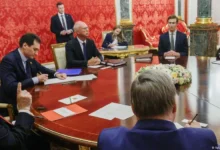 EEUU y Rusia discuten planes de paz para Ucrania
