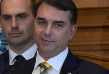 Flávio Bolsonaro evita sanción por video con IA