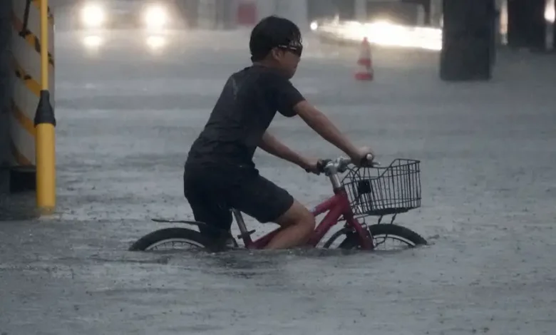 Tifón Dujuan en Japón deja dos muertos y miles sin luz
