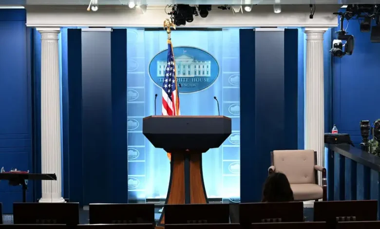 Trump estudia convertir sala de prensa en piscina